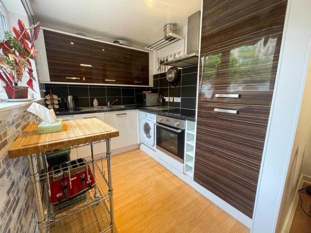 Kelvingrove 2 Bedroom Apartment - Private Parking Glasgow Kültér fotó